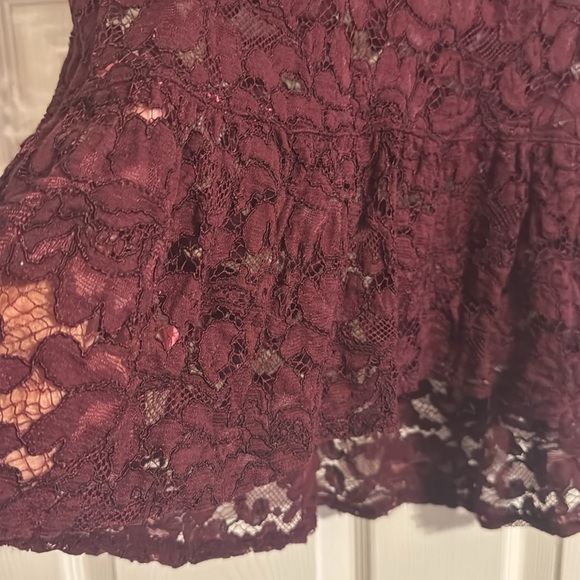 BURGUNDY LACE TOP FOR FALL - Picture 2 of 6